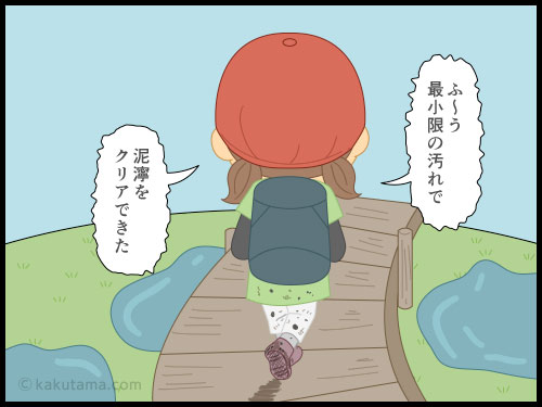登山道にある泥濘（でいねい・ぬかるみ）に困っている登山者の４コマ漫画