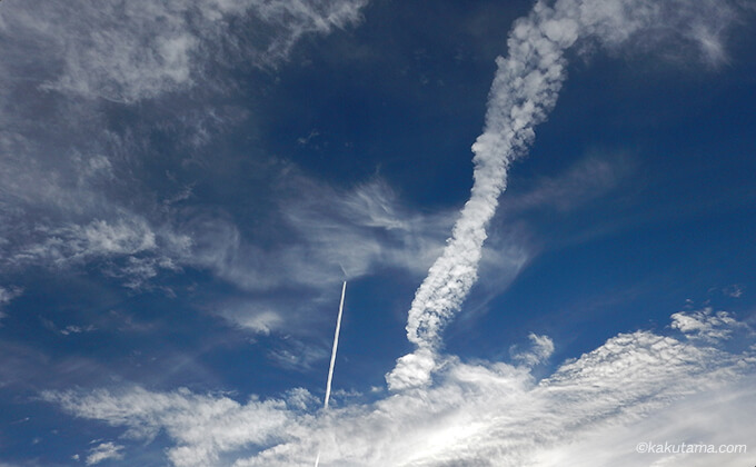 雲と飛行機雲
