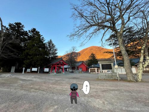 赤城神社と黒檜山と登山者のイラスト