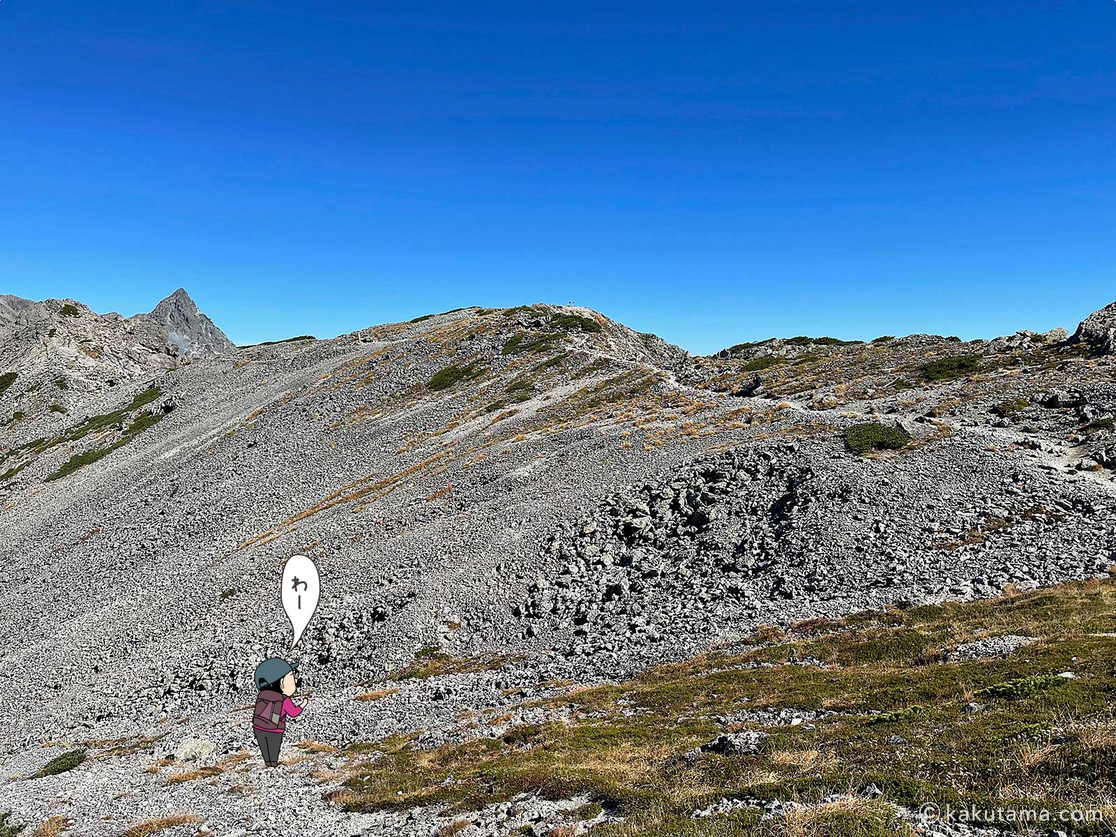 槍ヶ岳へ向かって伸びる稜線の写真と登山者のイラスト