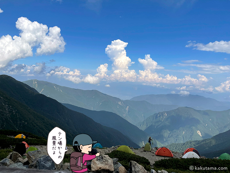 北岳山荘テント場から見る山々の写真と登山者のイラスト