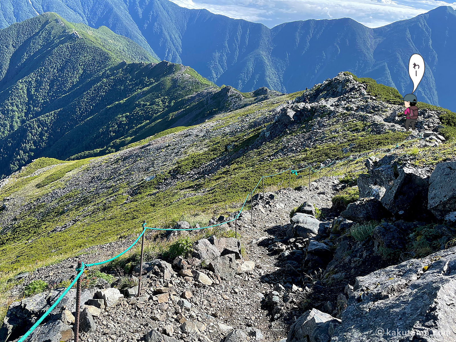 北岳肩の小屋からエリアから見た登山道の稜線を歩く登山者のイラストと写真