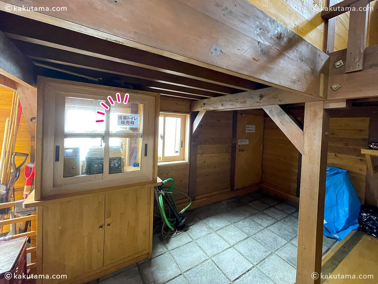 日本百名山、早池峰山の早池峰山山頂避難小屋の写真