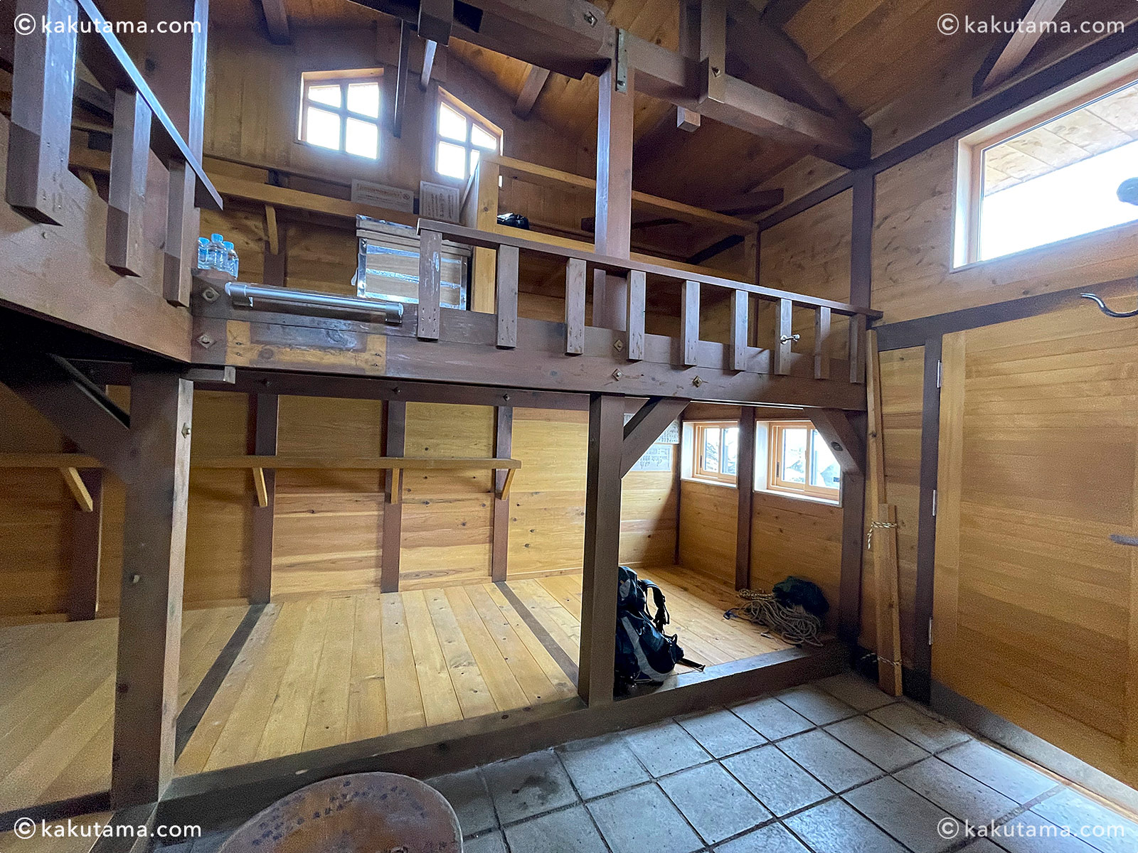 日本百名山、早池峰山の早池峰山山頂避難小屋の写真