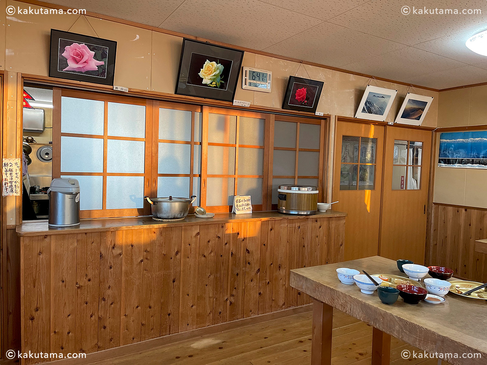 北アルプス、薬師岳山荘の食堂の写真