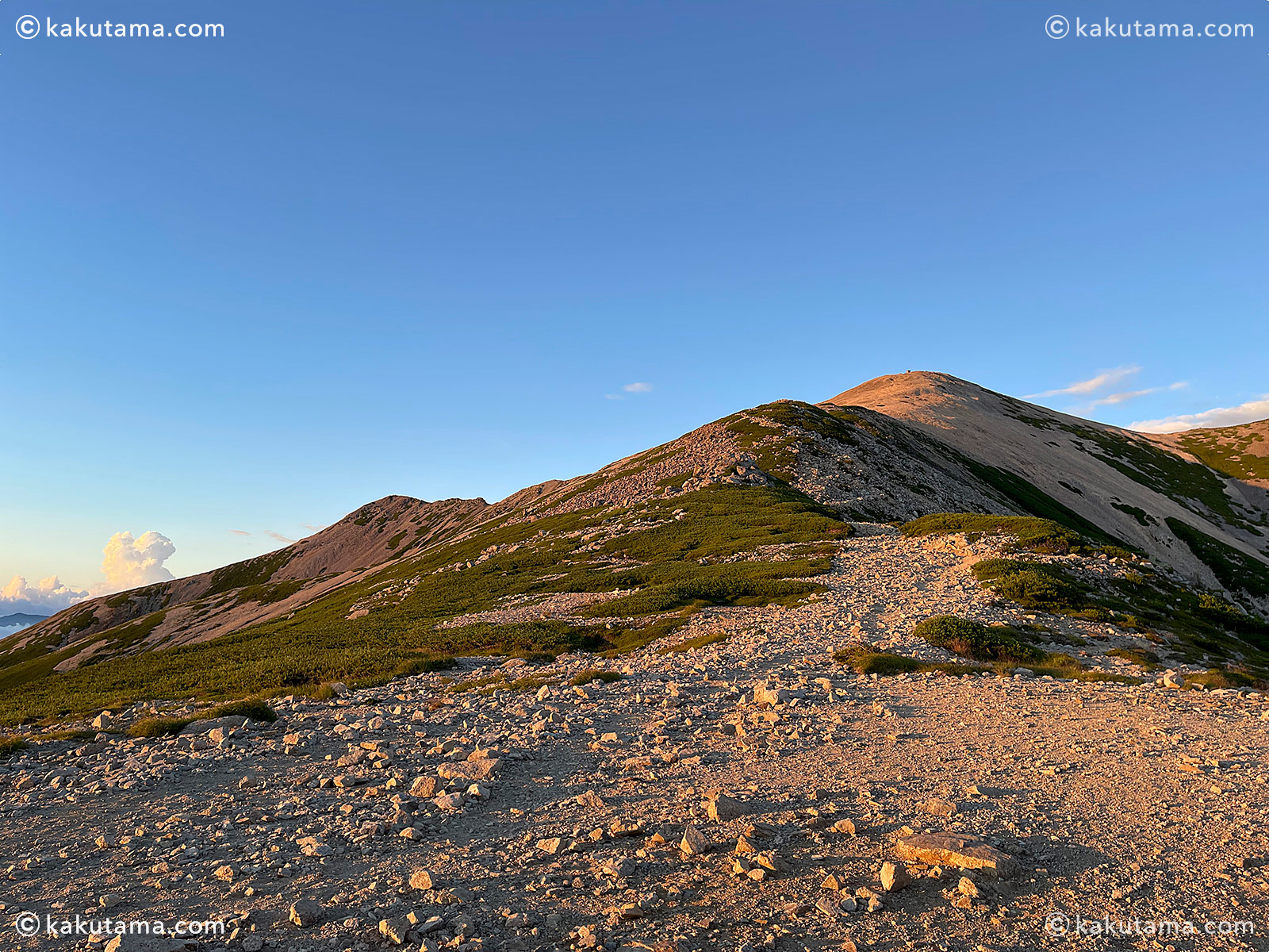 北アルプス、薬師岳山荘から見た夕日風景の写真