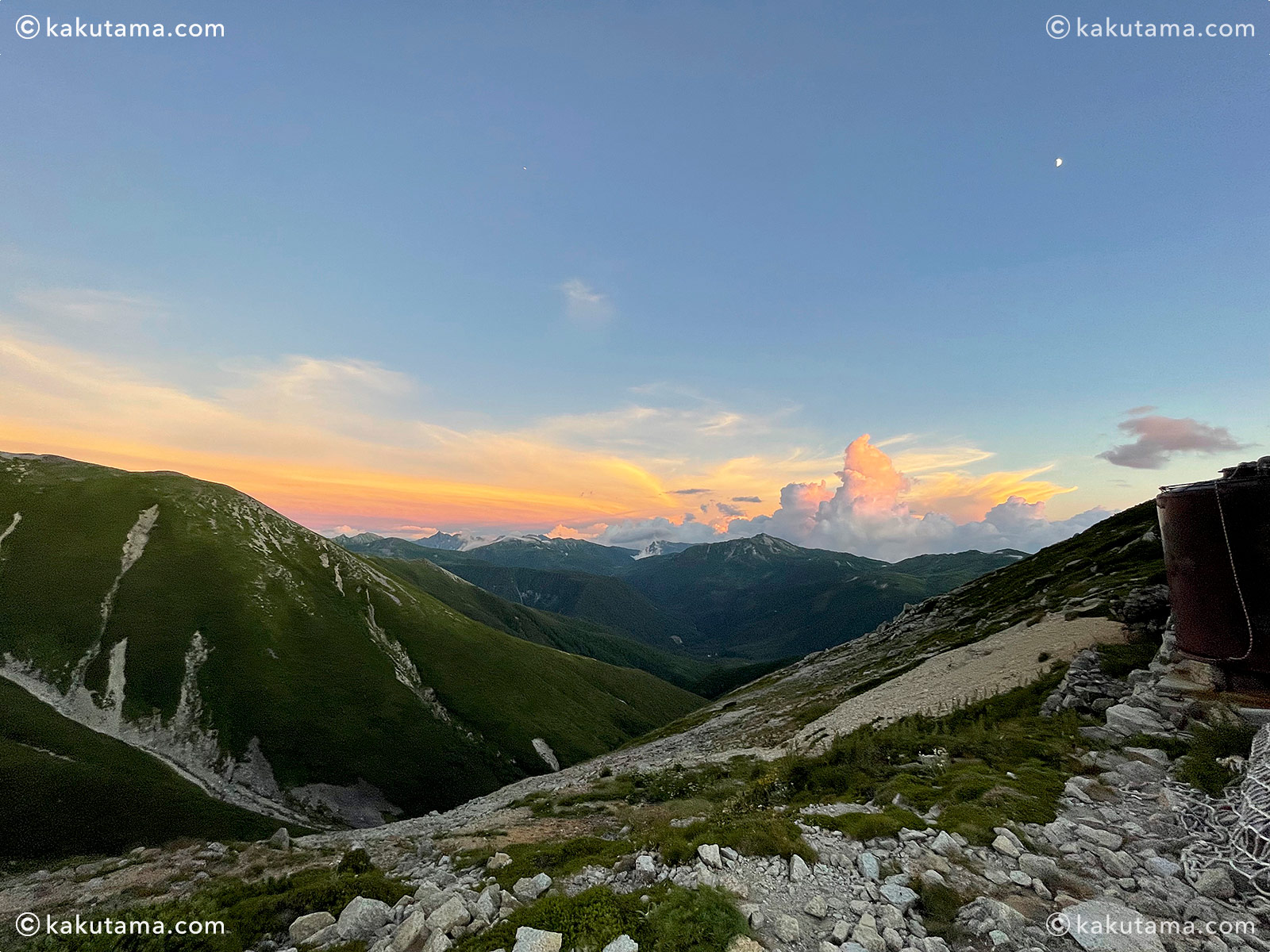 北アルプス、薬師岳山荘から見た夕日風景の写真
