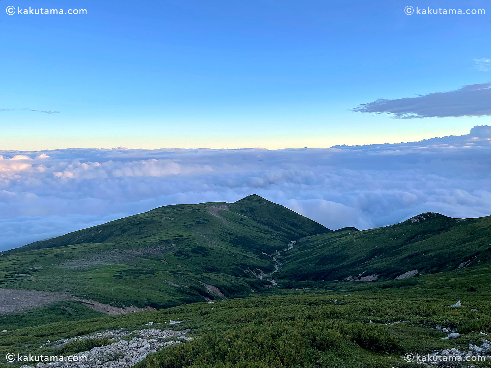 北アルプス、薬師岳山荘から薬師峠方面の雲海の写真