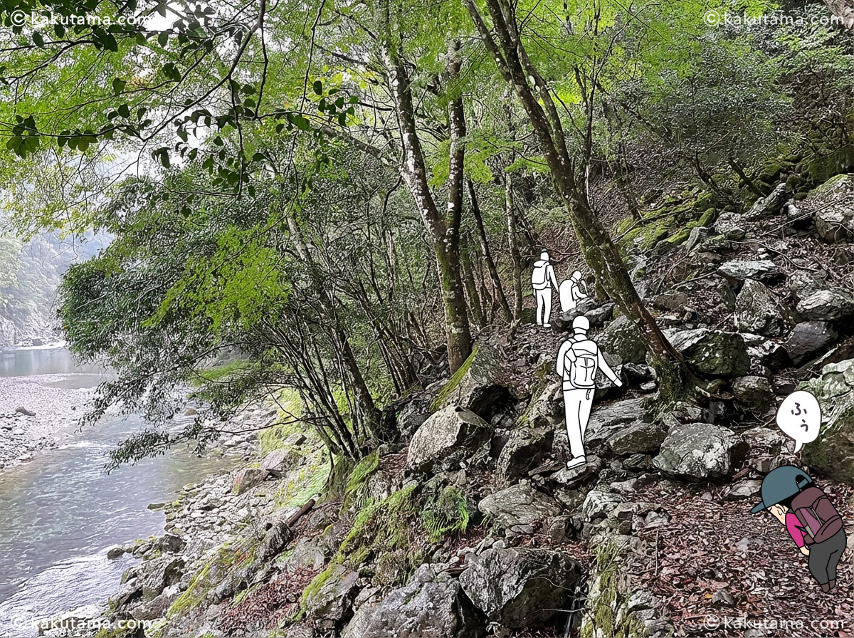 大杉谷の沢沿いの登山道の写真と登山者のイラスト