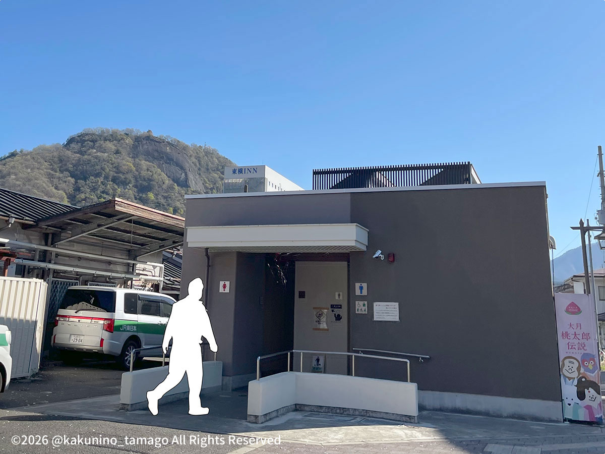 JR大月駅の外トイレの写真