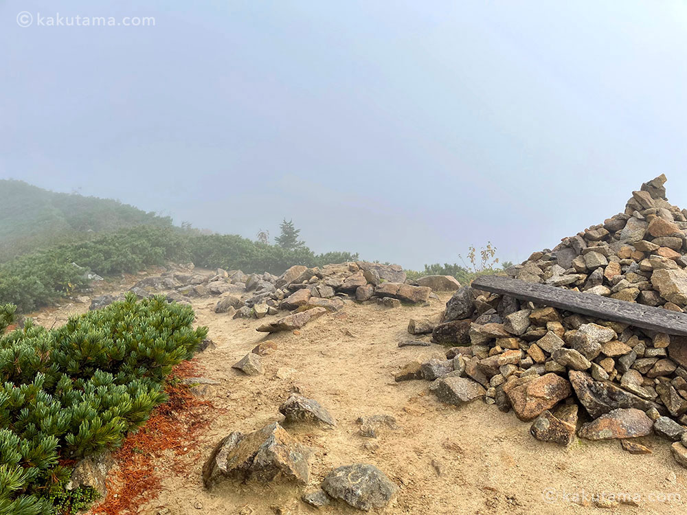 北アルプス・西穂山荘から西穂高岳への登山道の写真