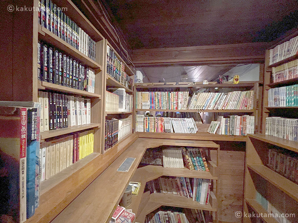 西穂山荘の本棚