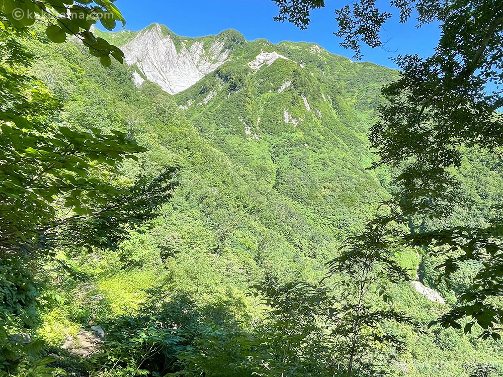 雨飾山、布団菱の写真