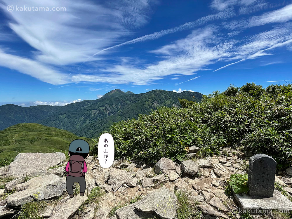 雨飾山南峰から見る周囲の山々の写真と登山者のイラスト